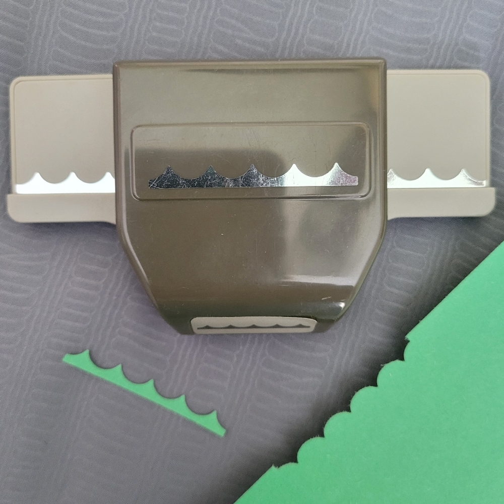 Stampin' Up Border Edge Scalloped Trim Punch
